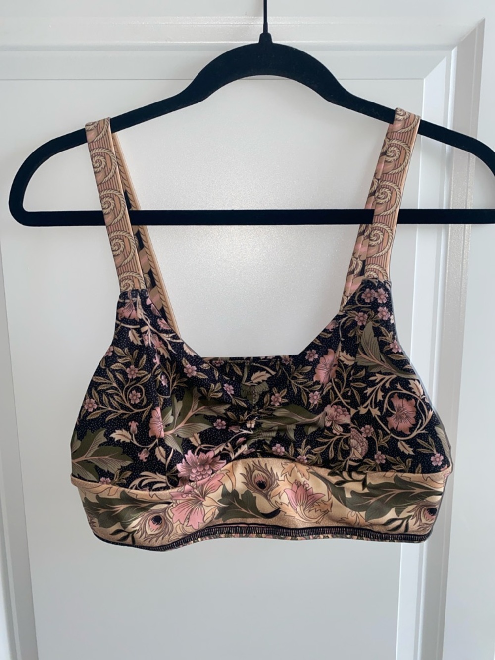 Oasis Crop in Nightshade from Spell and the Gypsy Collective Athletic Top L - Picture 11 of 14